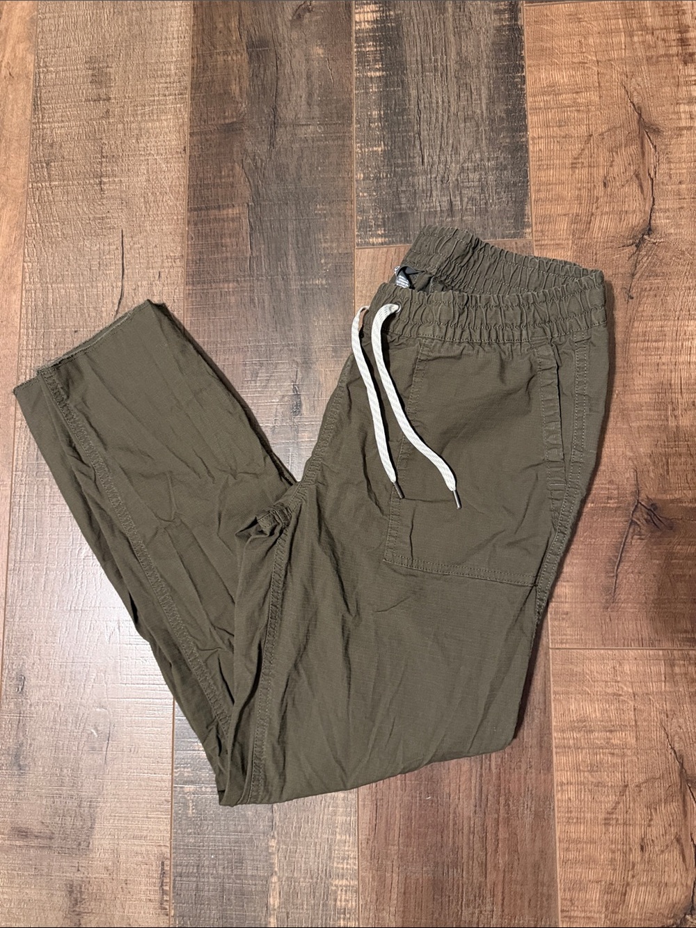 Vuori Olive Green Drawstring Joggers